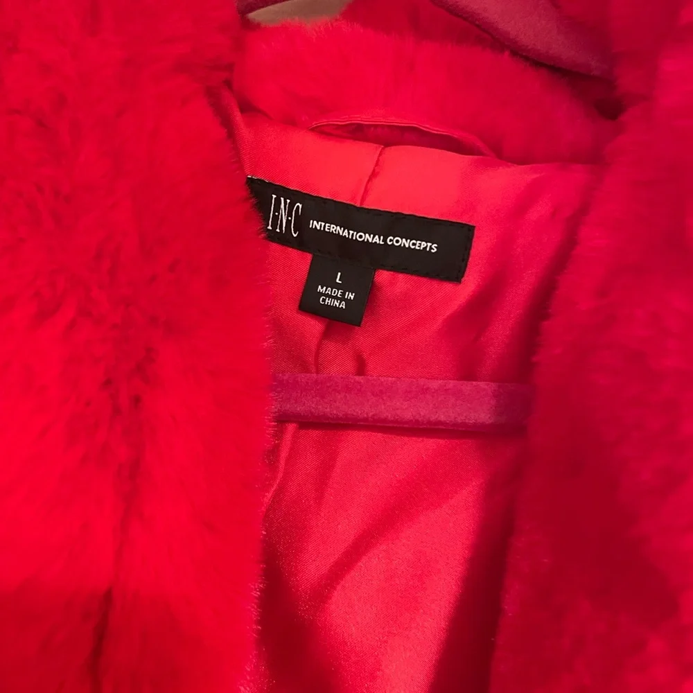 Red jacket - Picture 2 of 2
